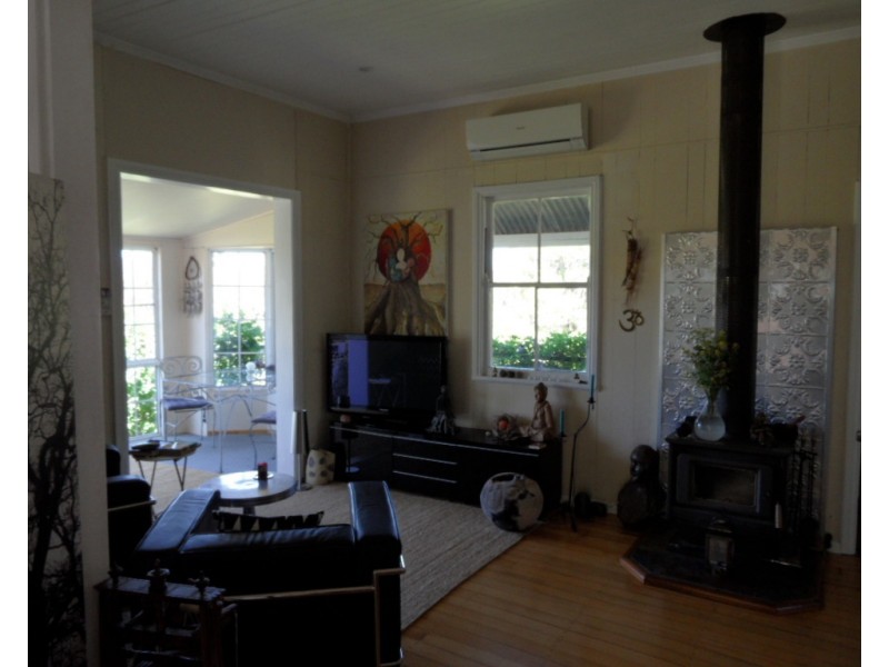 29 Jacobsens Rd, Ballandean QLD 4382