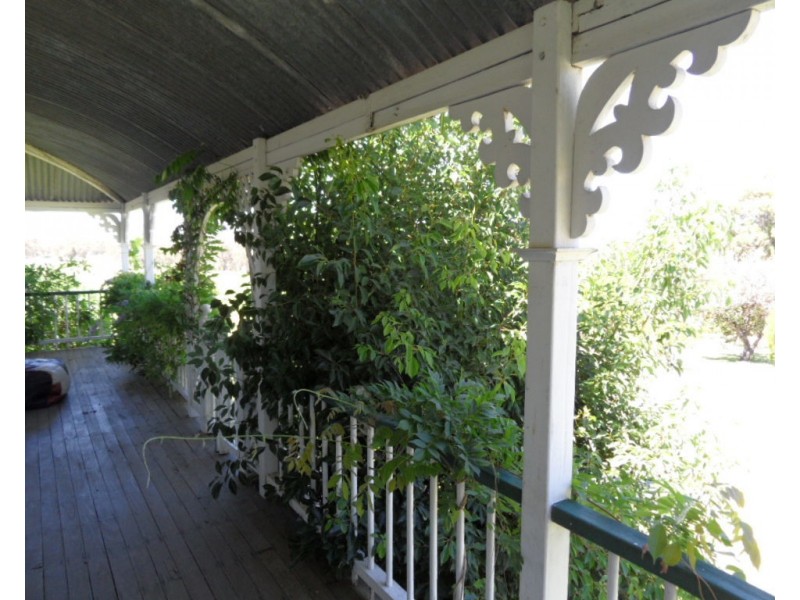 29 Jacobsens Rd, Ballandean QLD 4382