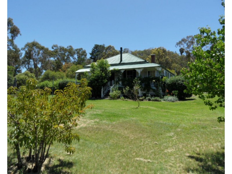 29 Jacobsens Rd, Ballandean QLD 4382