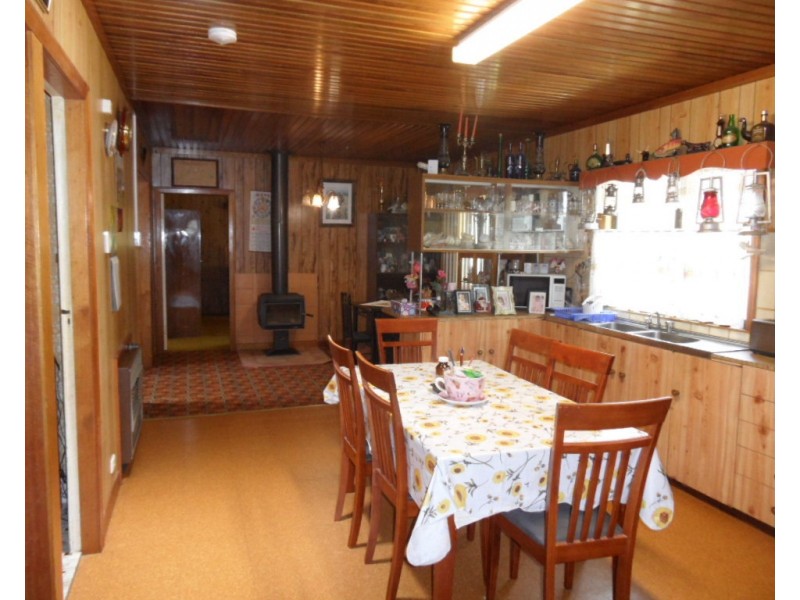 61 Old Caves Rd, Stanthorpe QLD 4380
