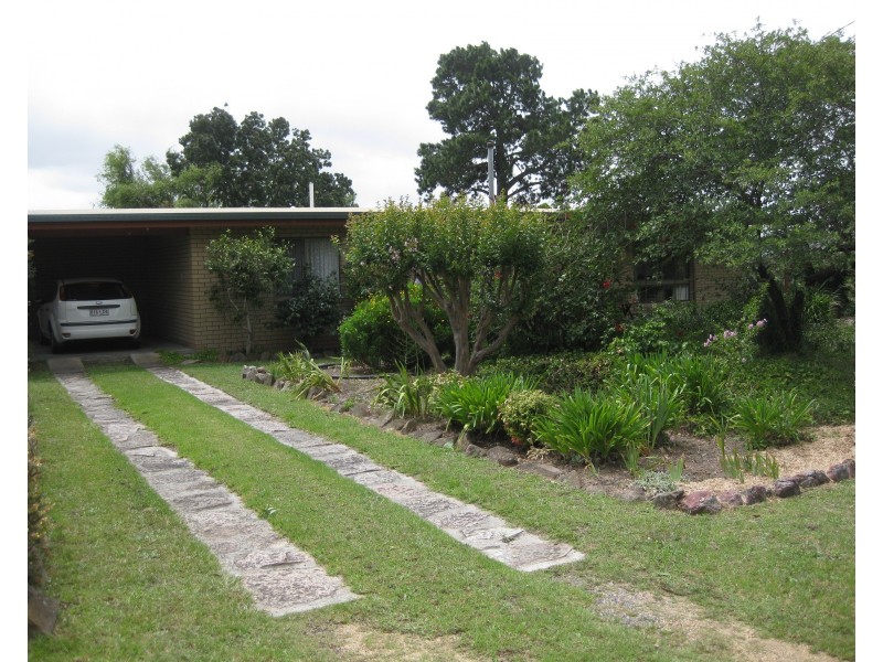 8 Roessler Ave, Applethorpe QLD 4378