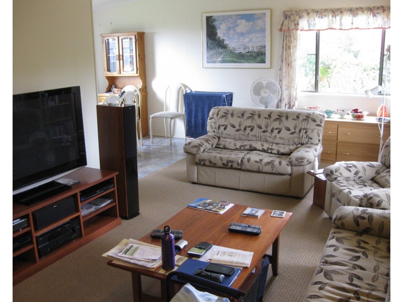 8 Roessler Ave, Applethorpe QLD 4378