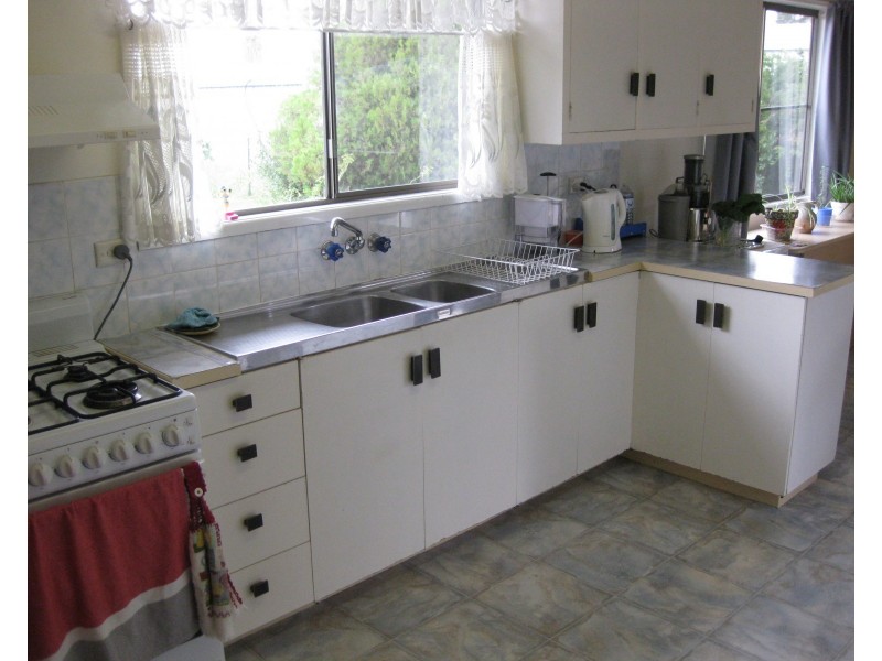 8 Roessler Ave, Applethorpe QLD 4378