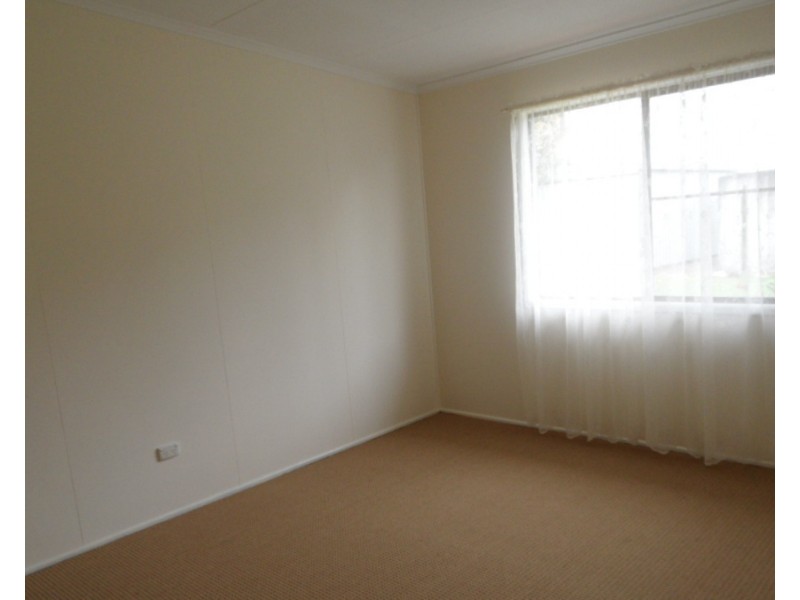 8 Roessler Ave, Applethorpe QLD 4378