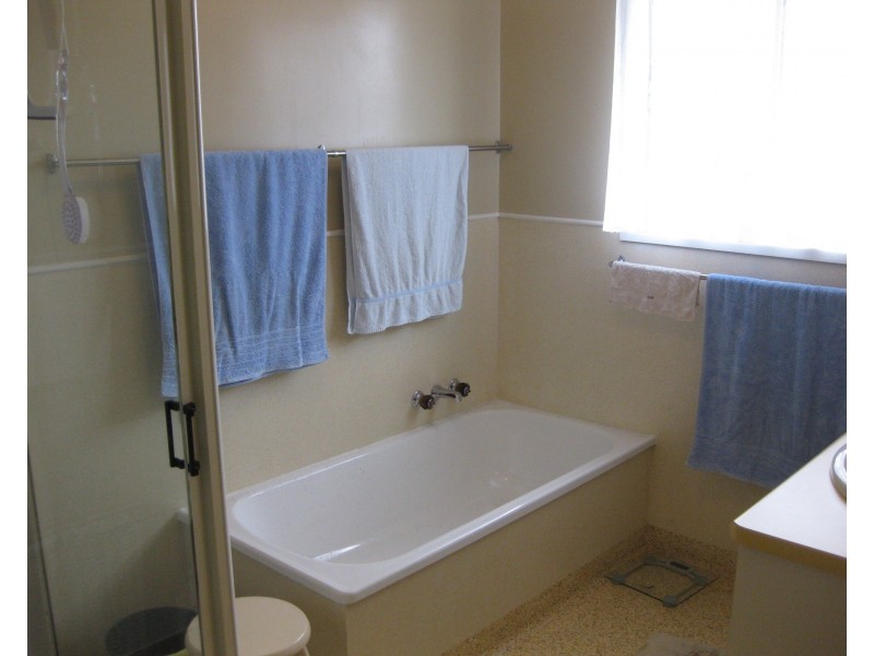 8 Roessler Ave, Applethorpe QLD 4378