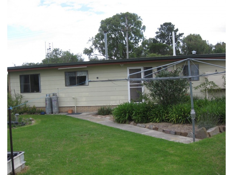 8 Roessler Ave, Applethorpe QLD 4378