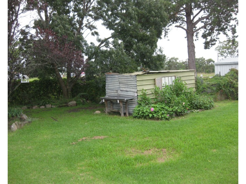 8 Roessler Ave, Applethorpe QLD 4378