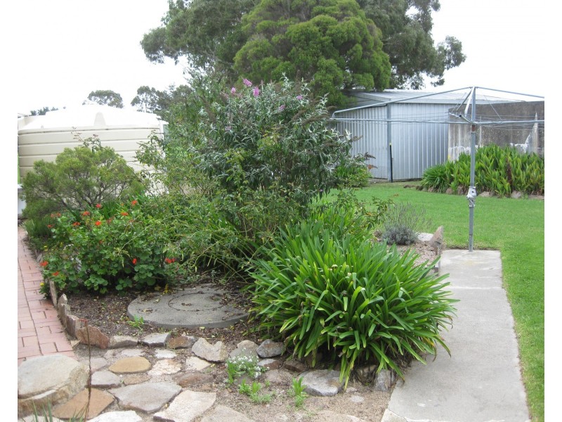 8 Roessler Ave, Applethorpe QLD 4378