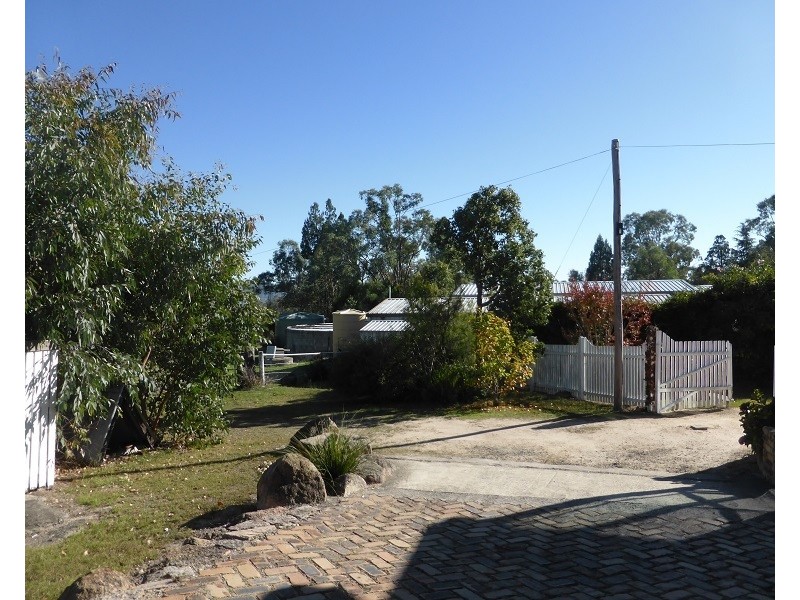 232 Townsend Rd, Glen Aplin QLD 4381