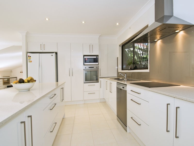 6 Evans Drive, Benowa QLD 4217