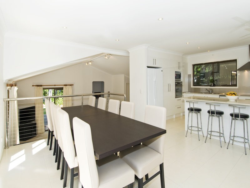 6 Evans Drive, Benowa QLD 4217