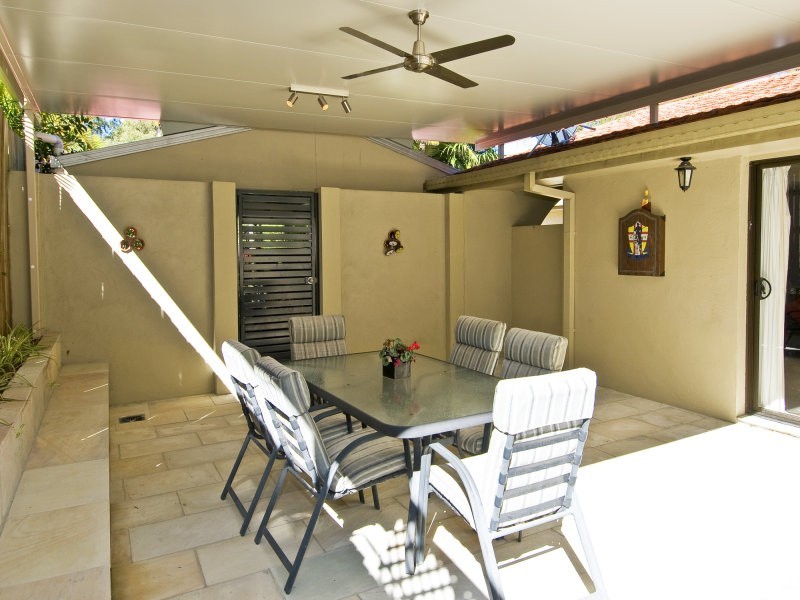 6 Evans Drive, Benowa QLD 4217