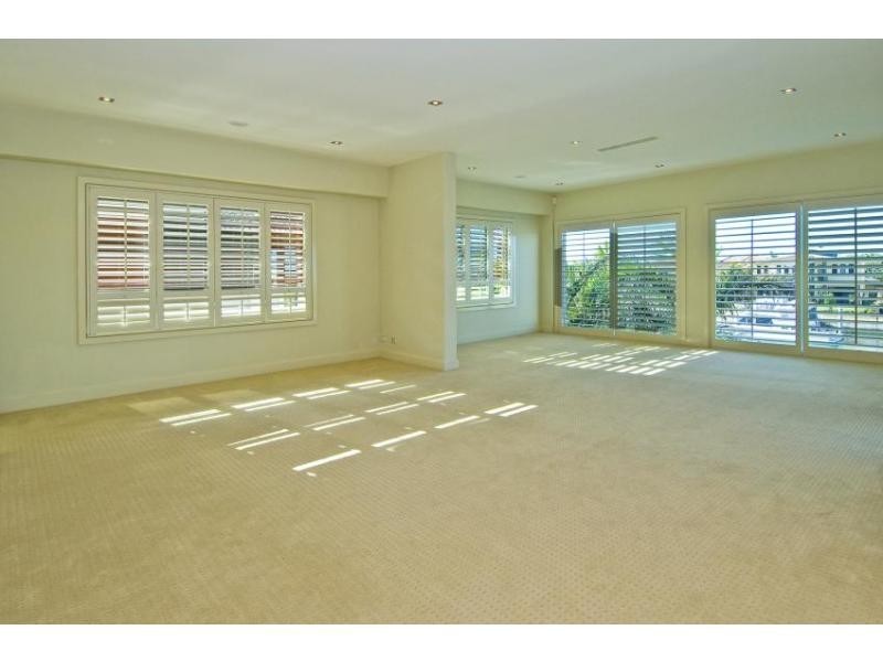 Sovereign Islands QLD 4216