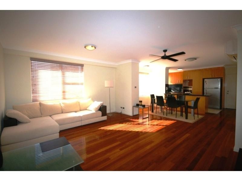 22/15 Pacific Street, Main Beach QLD 4217