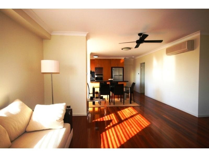 22/15 Pacific Street, Main Beach QLD 4217