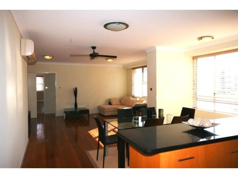 22/15 Pacific Street, Main Beach QLD 4217