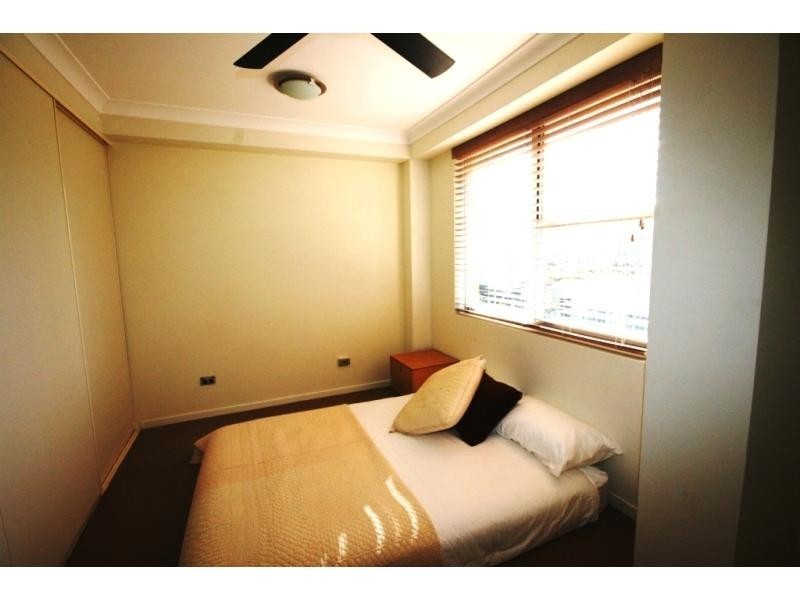 22/15 Pacific Street, Main Beach QLD 4217