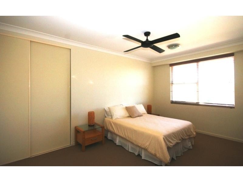 22/15 Pacific Street, Main Beach QLD 4217