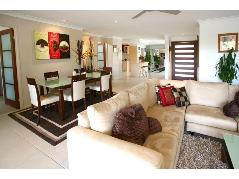 9 Cedar Place, Broadbeach Waters QLD 4218