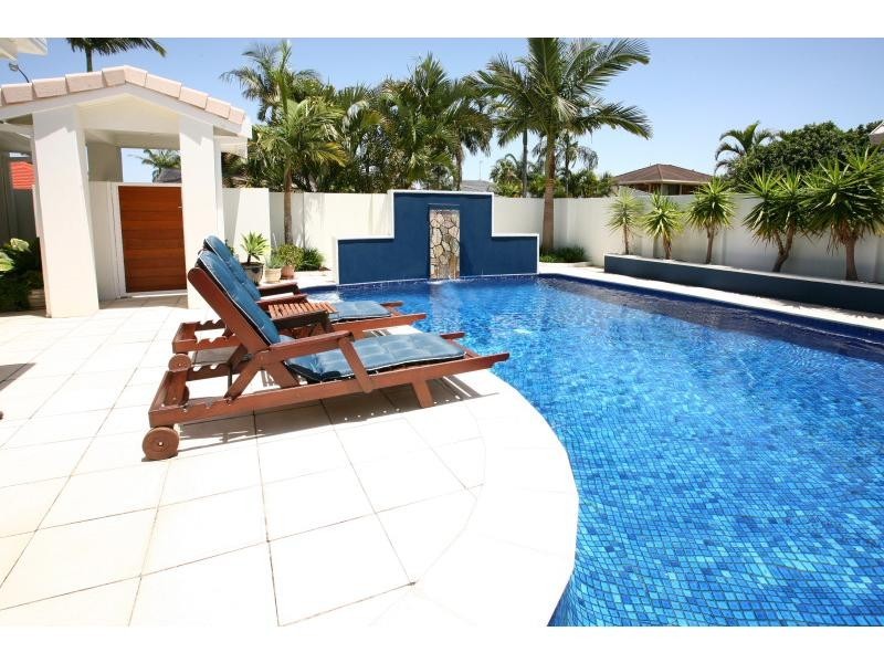 9 Cedar Place, Broadbeach Waters QLD 4218