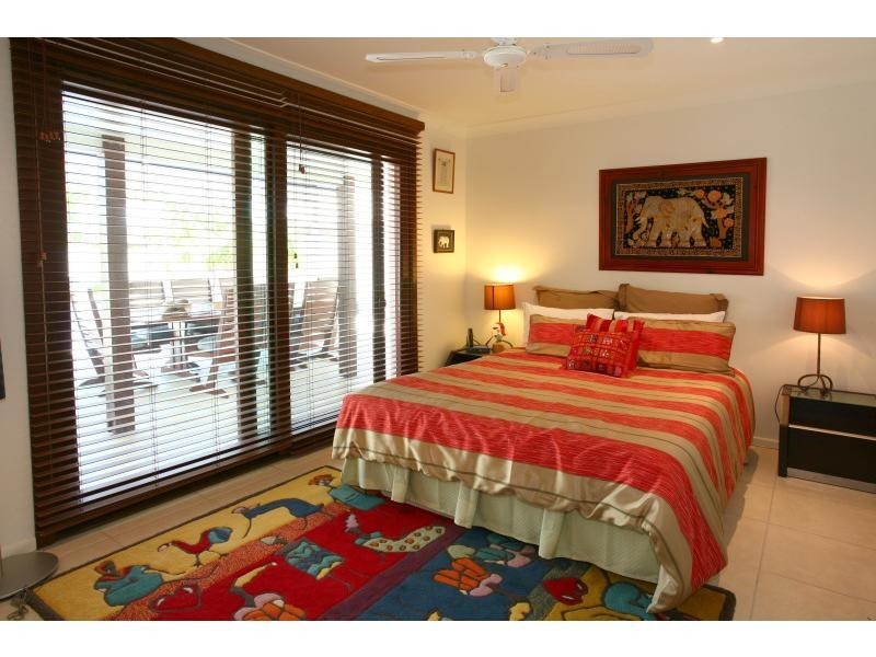 9 Cedar Place, Broadbeach Waters QLD 4218