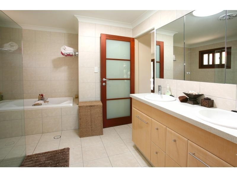 9 Cedar Place, Broadbeach Waters QLD 4218