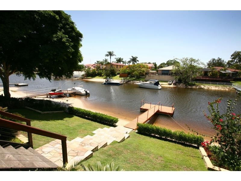 9 Cedar Place, Broadbeach Waters QLD 4218