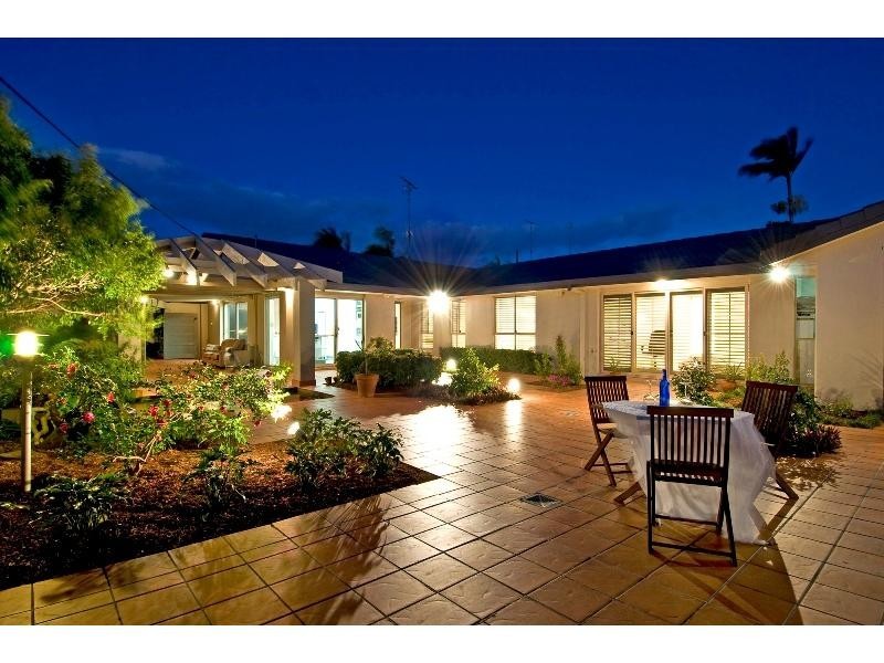 2 Fiesta Avenue, Isle Of Capri QLD 4217