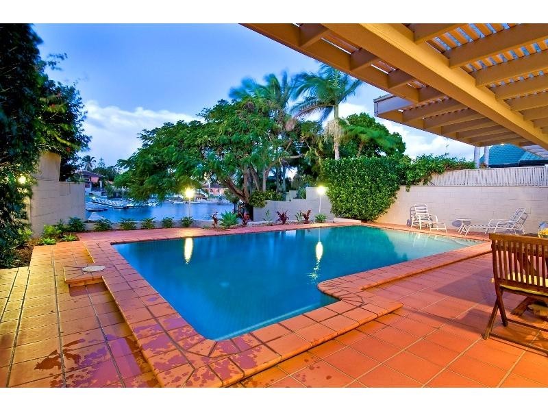 2 Fiesta Avenue, Isle Of Capri QLD 4217
