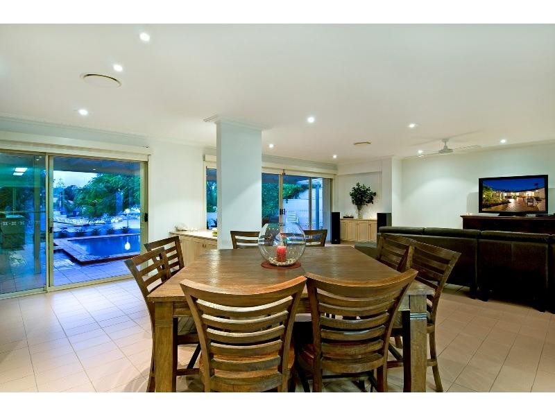 2 Fiesta Avenue, Isle Of Capri QLD 4217