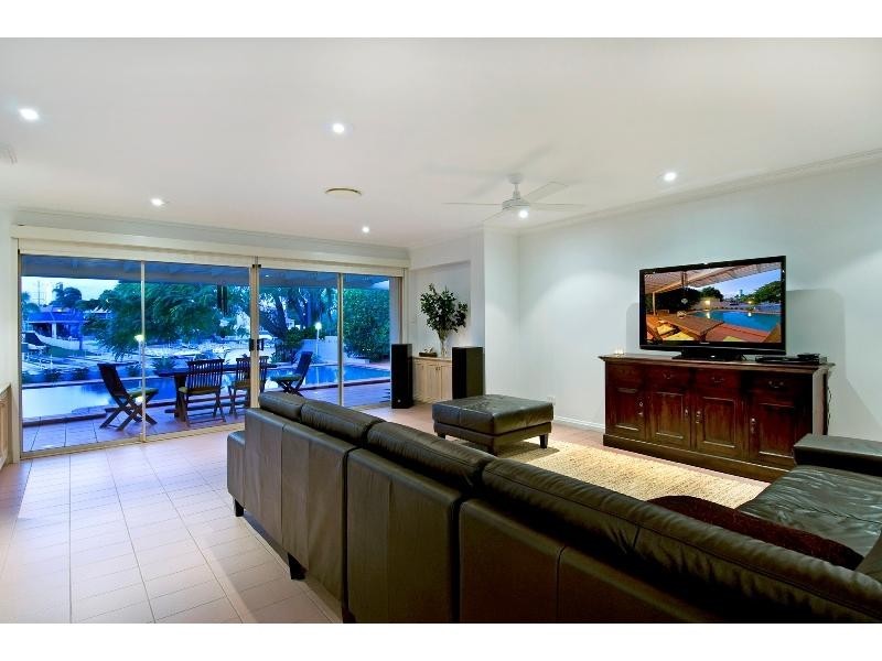 2 Fiesta Avenue, Isle Of Capri QLD 4217