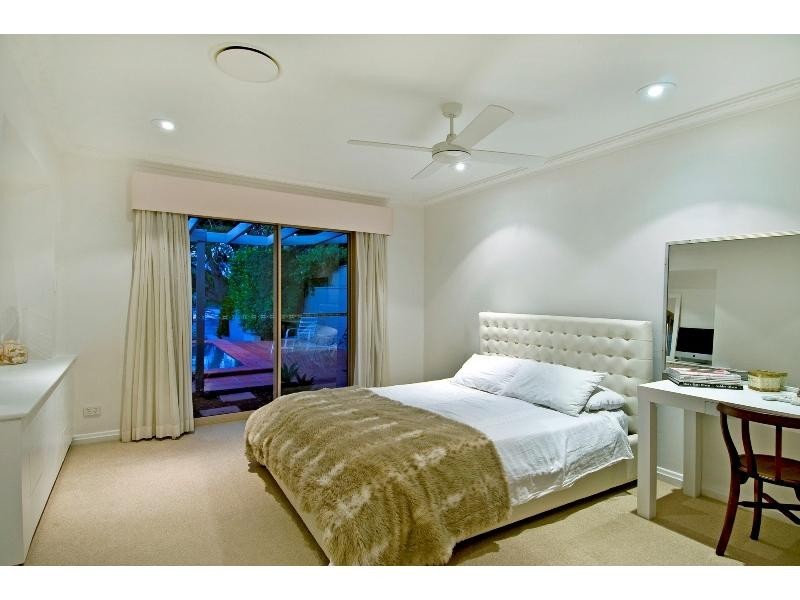 2 Fiesta Avenue, Isle Of Capri QLD 4217