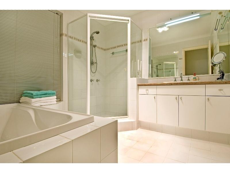 2 Fiesta Avenue, Isle Of Capri QLD 4217