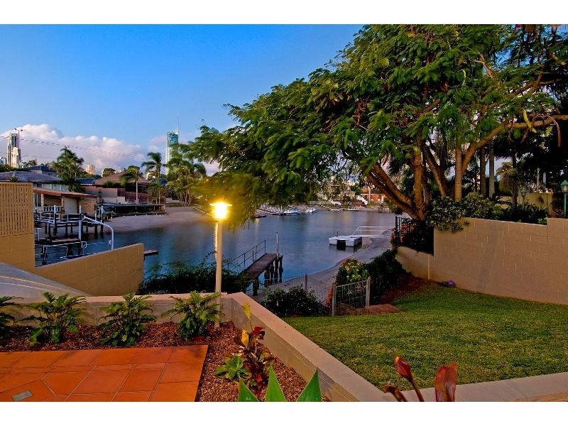 2 Fiesta Avenue, Isle Of Capri QLD 4217