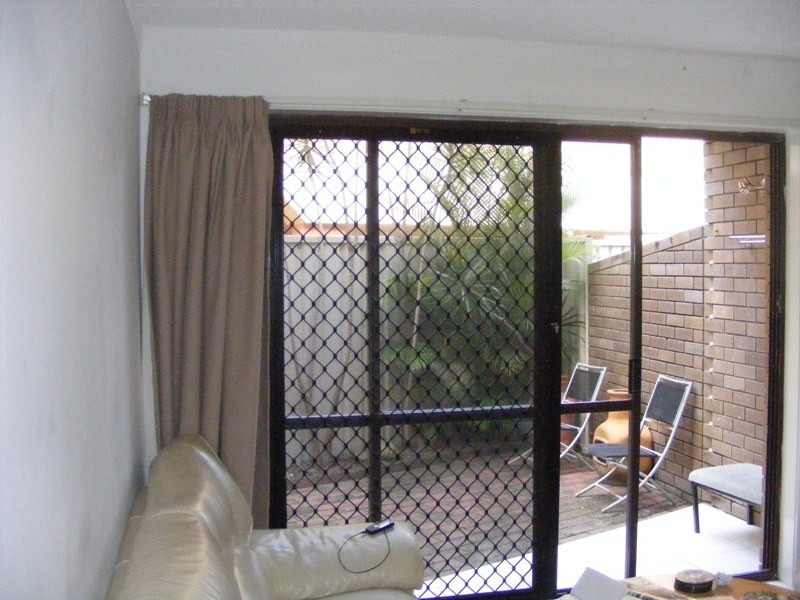 2/23 Britannia Avenue, Broadbeach QLD 4218