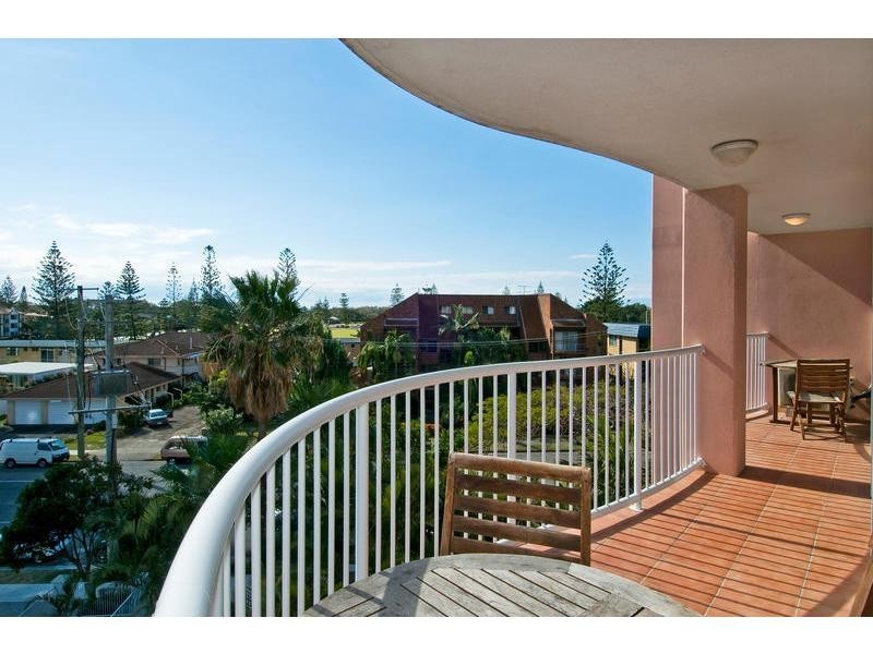 2032/2623 Gold Coast Highway, Broadbeach QLD 4218