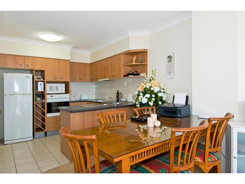 2032/2623 Gold Coast Highway, Broadbeach QLD 4218