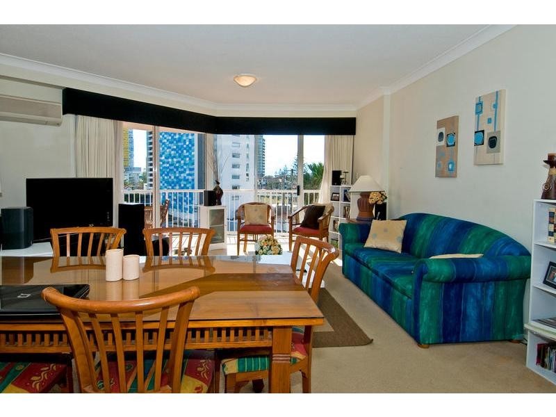 2032/2623 Gold Coast Highway, Broadbeach QLD 4218