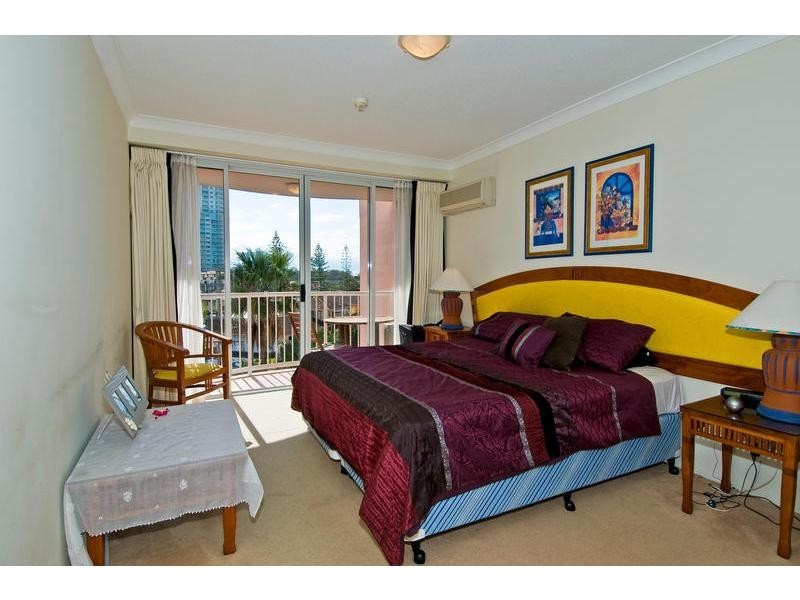 2032/2623 Gold Coast Highway, Broadbeach QLD 4218