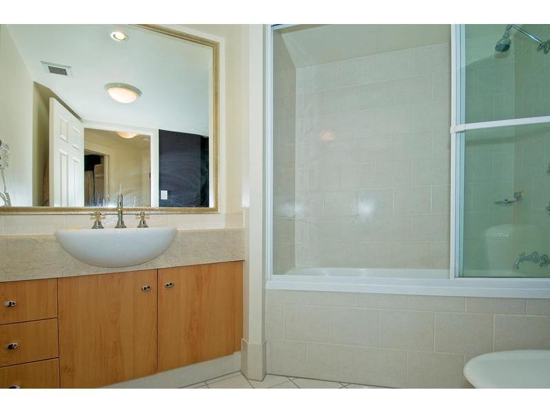 2032/2623 Gold Coast Highway, Broadbeach QLD 4218