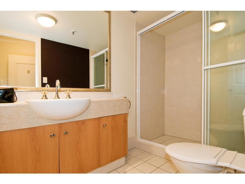 2032/2623 Gold Coast Highway, Broadbeach QLD 4218