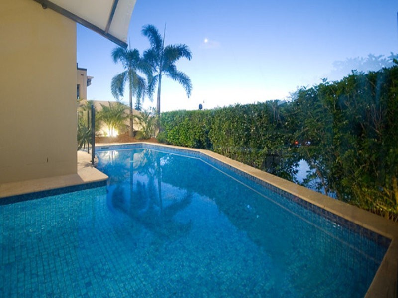 Sovereign Islands QLD 4216