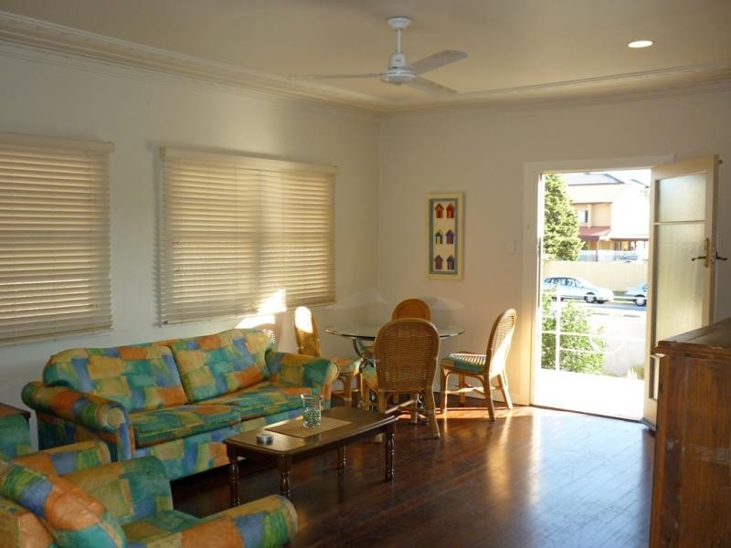 2/193 Scarborough Street, Southport QLD 4215