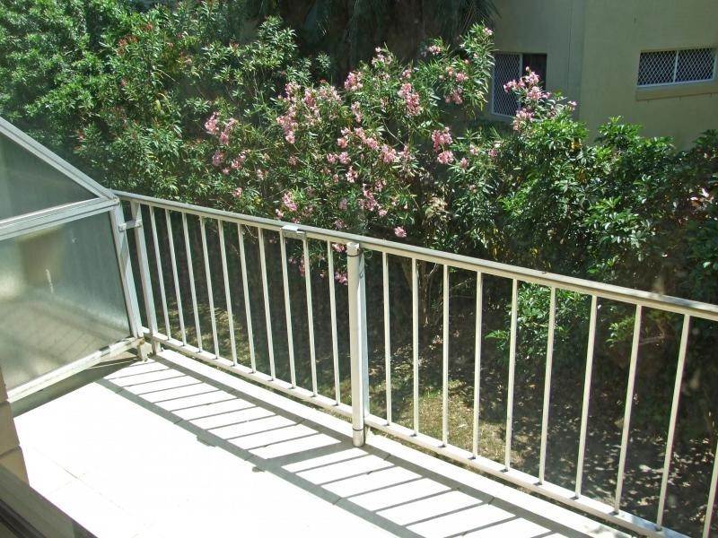 4/61 Bayview Street, Runaway Bay QLD 4216