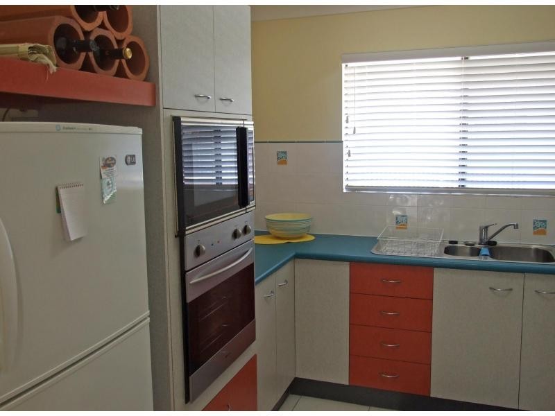 4/61 Bayview Street, Runaway Bay QLD 4216