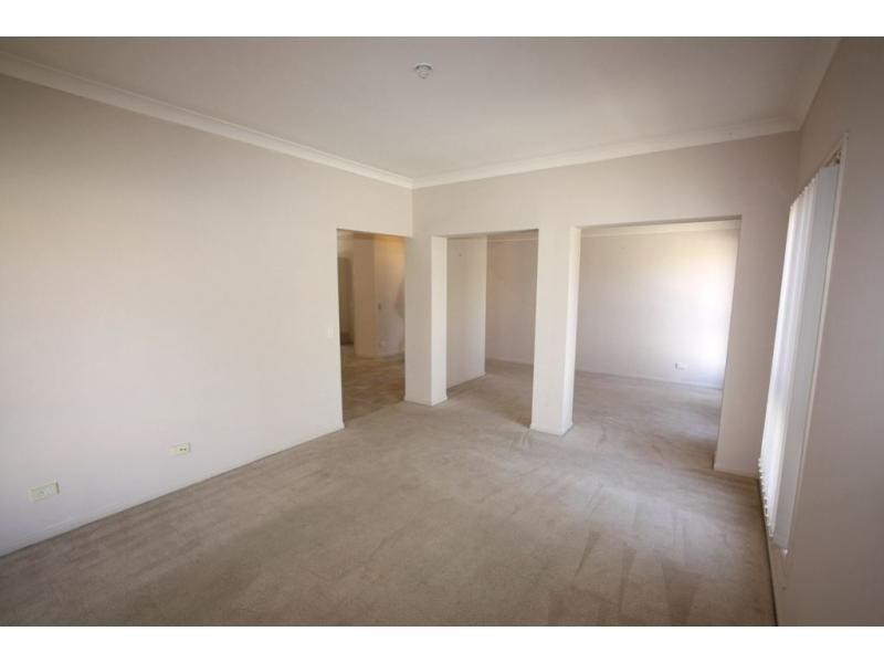 35 Deborah Avenue, Benowa QLD 4217