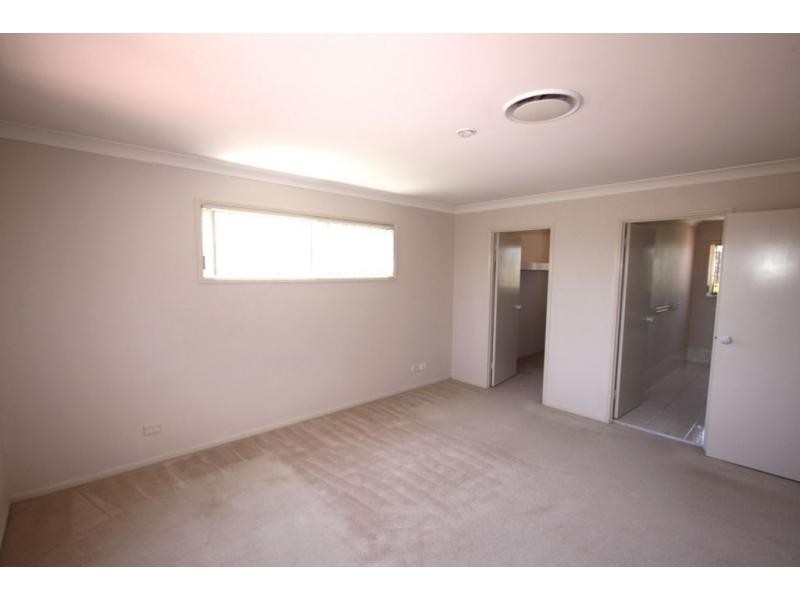 35 Deborah Avenue, Benowa QLD 4217