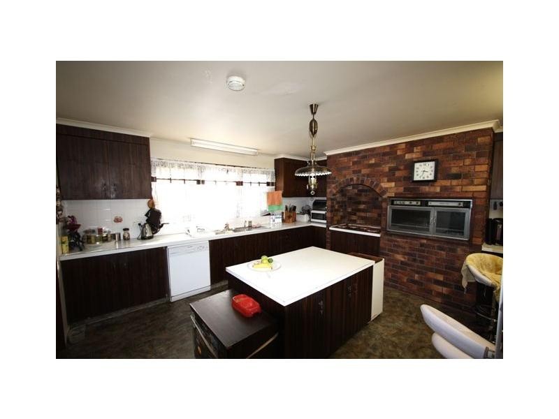 28 Tambourah Drive, Benowa QLD 4217