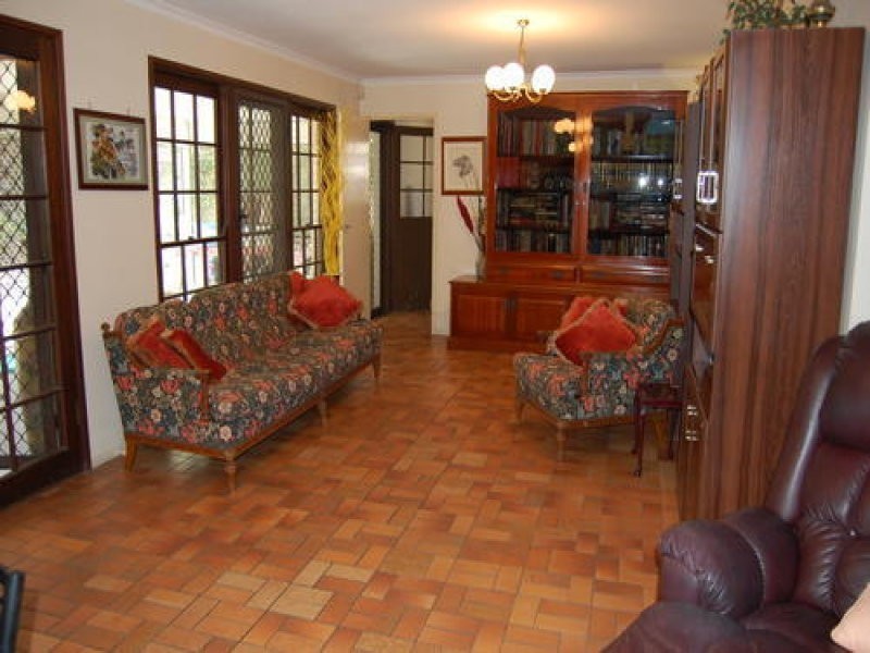 28 Tambourah Drive, Benowa QLD 4217