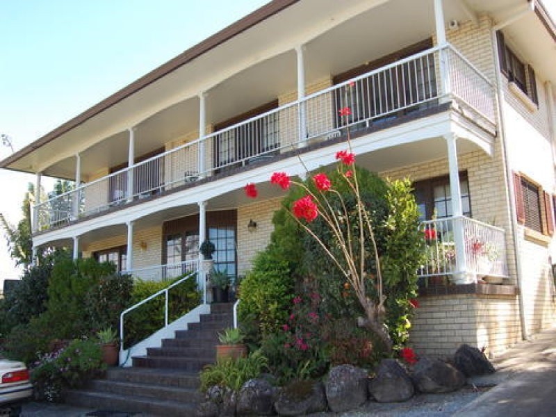 28 Tambourah Drive, Benowa QLD 4217